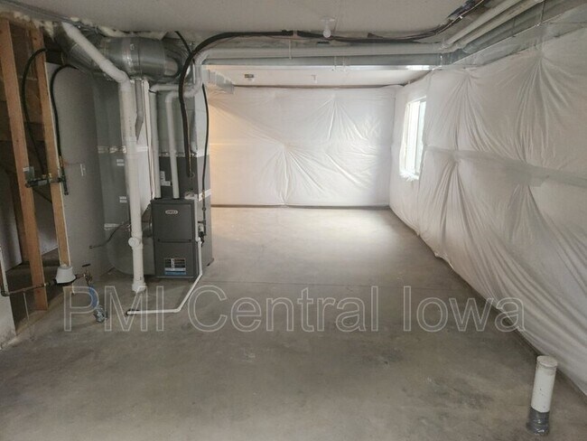 Building Photo - 2940 Lund St