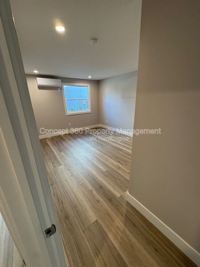 Building Photo - 1421 Obispo Ave