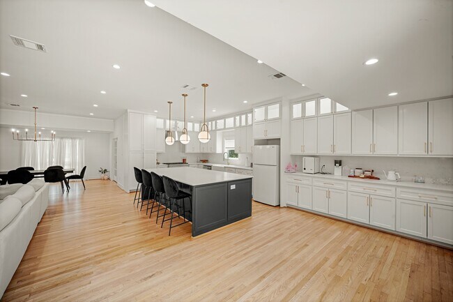 Building Photo - 5630 Lymbar Dr