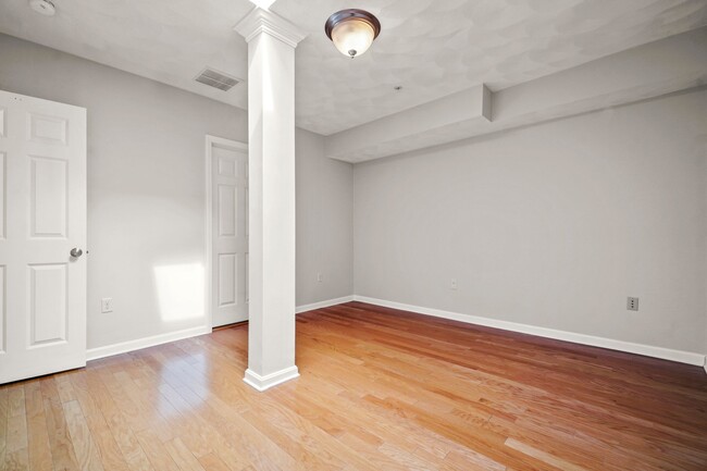 Building Photo - 215 Harvard St