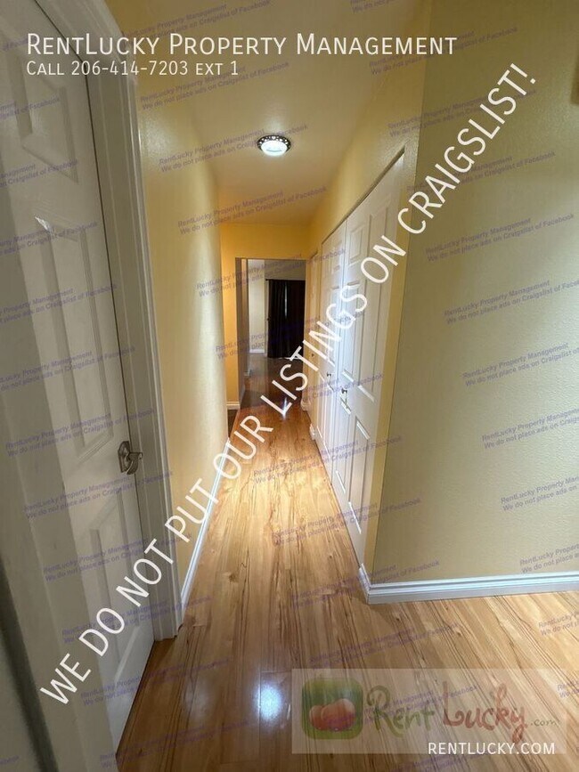 Building Photo - 12721 NE 129th Ct