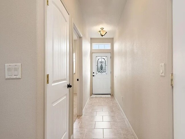 Building Photo - Charming 2 Bedroom, 2 Bath Duplex in an Excellent Location!