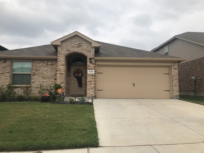 Primary Photo - 4 Bedroom Close to Texas Stadium! Coming S...