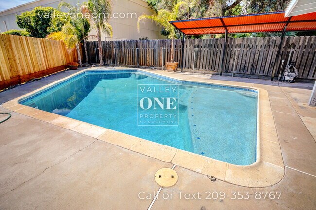 Building Photo - 2717 Palomino Ln