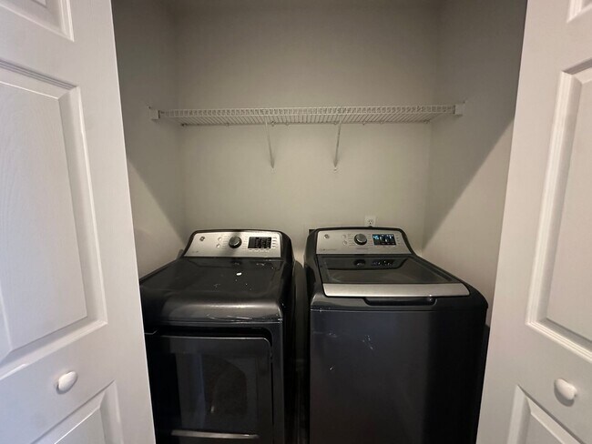 Building Photo - Bartram Townhome, Gated Community with Awesome Views!