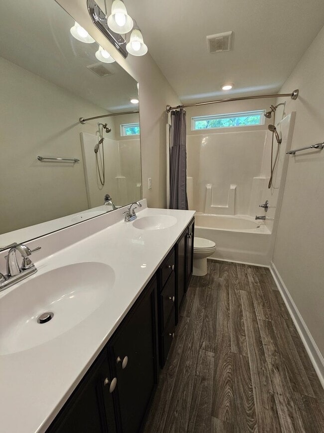 Building Photo - 3 Year Old Townhome in Marshall Farm!