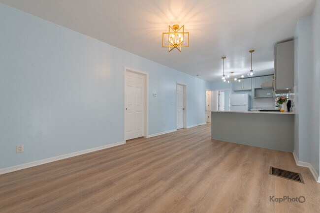 Building Photo - 2821 S Emerald Ave