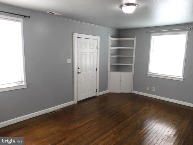 Building Photo - 8220 Cornwall Rd