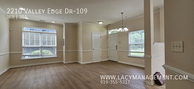 Building Photo - 2210 Valley Edge Dr