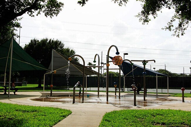 Building Photo - 523 High Meadows Dr