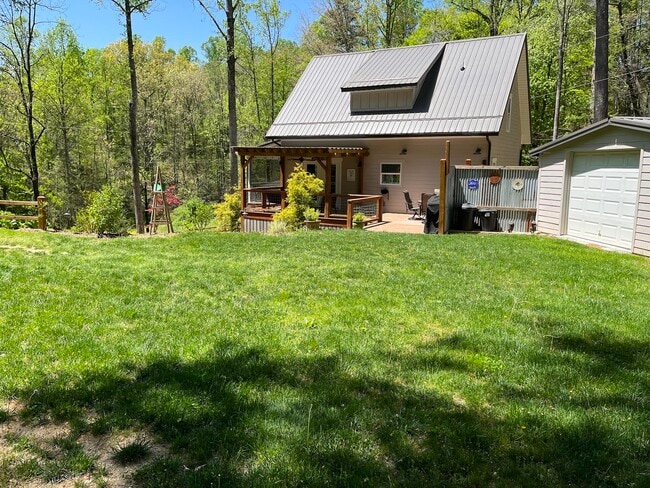 Building Photo - 251 Landwood Ln