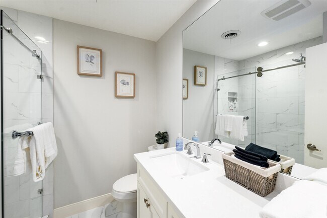 Building Photo - 9330 Meadowbriar Ln