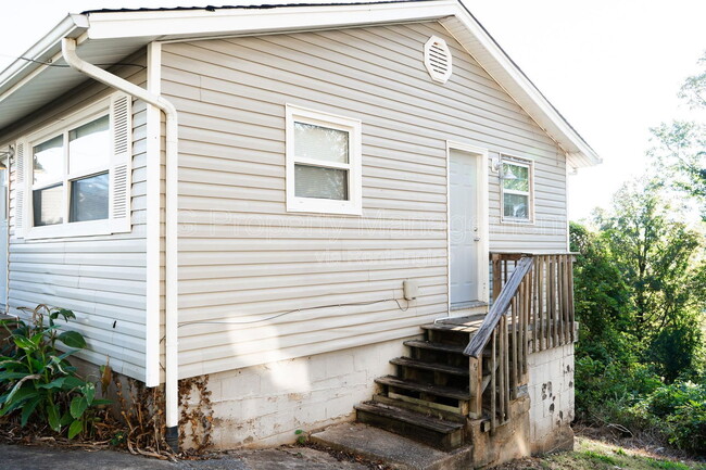 Building Photo - 2638 Dexter Ln