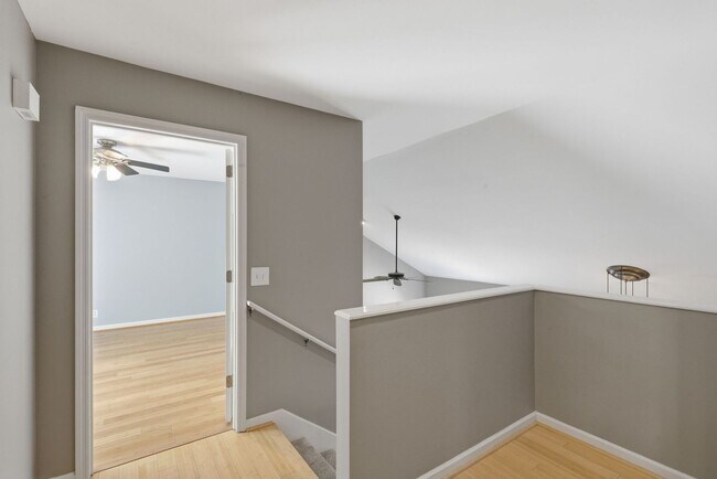 Building Photo - 913 Magnolia Ct W