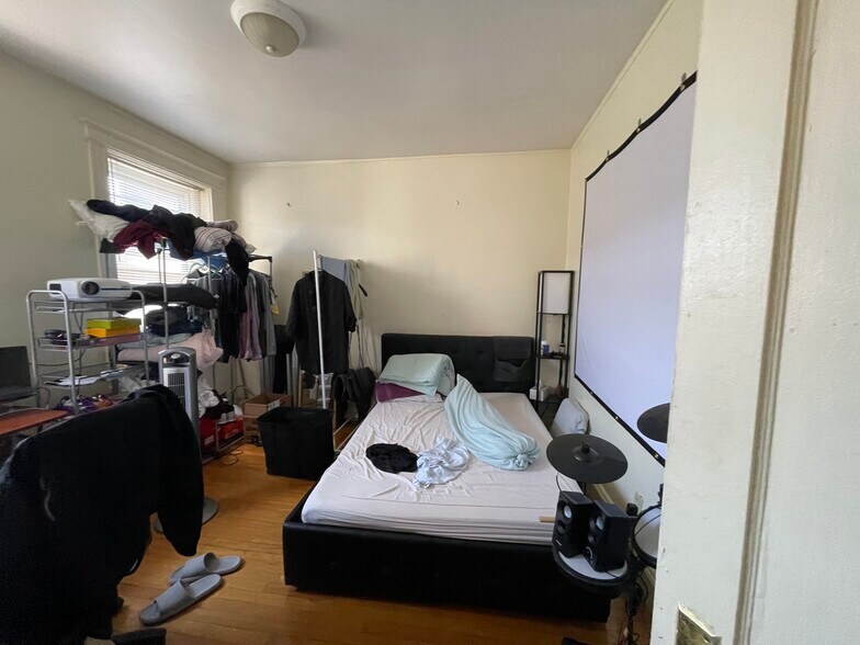 Building Photo - 440 Park Dr