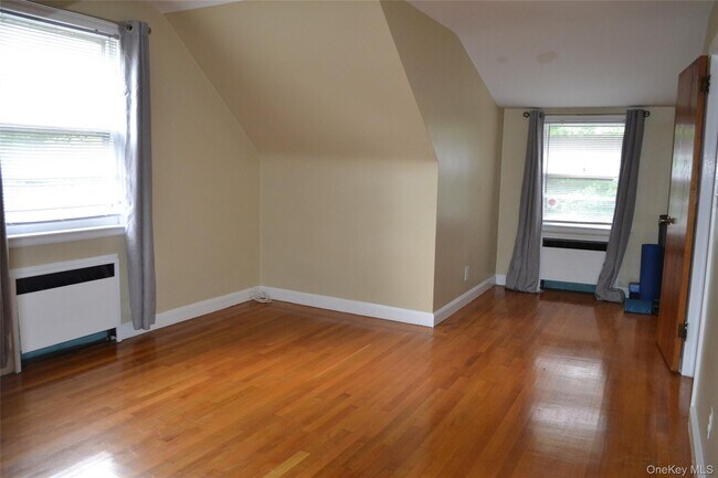 Building Photo - 622 James St