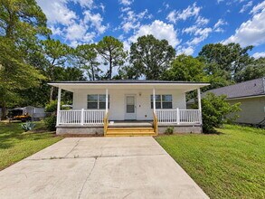 Building Photo - Enjoy the charm of St. Augustine living without the restrictions of an HOA!