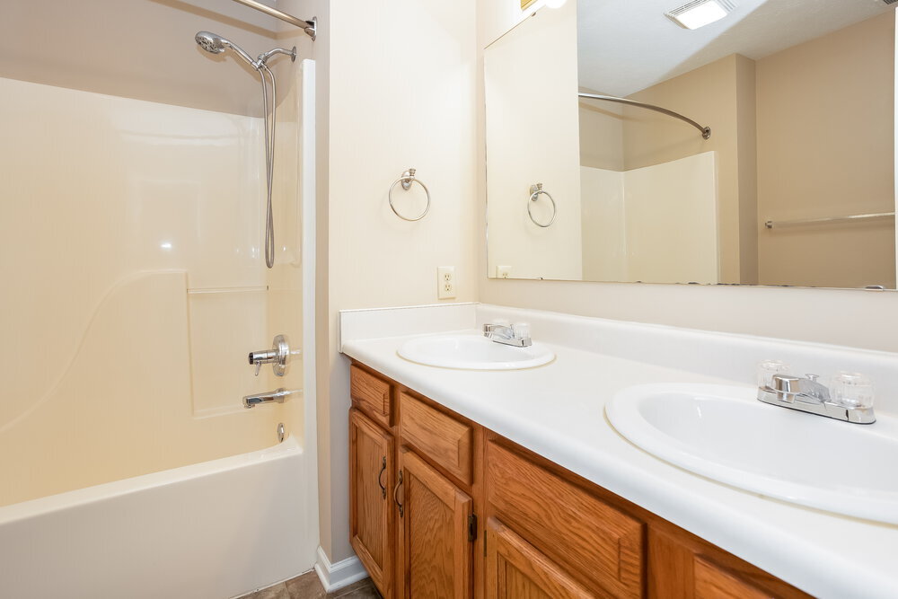 Building Photo - 421 N Shore Ct