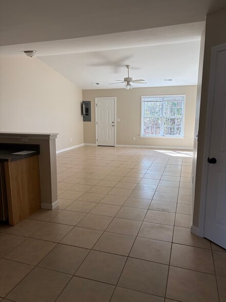 Building Photo - 517 Victoria Manor Dr