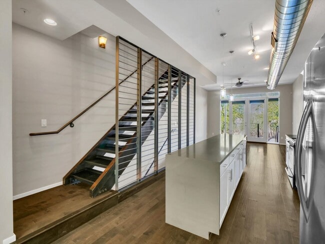 Building Photo - Beautiful Property with Contemporary Flair