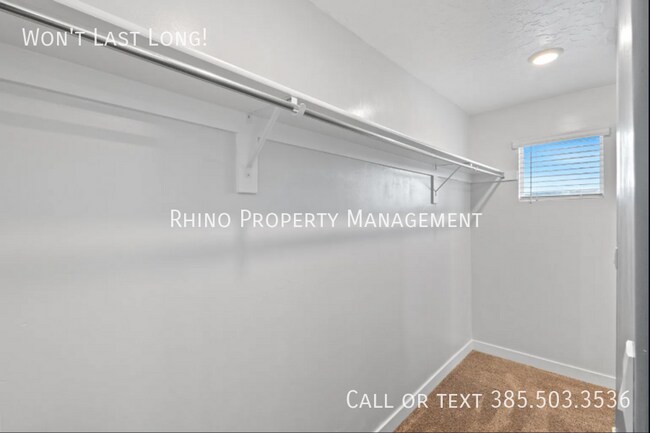 Building Photo - 1092 E Vessel Ct