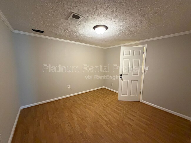 Building Photo - 467 Lees Trace SW