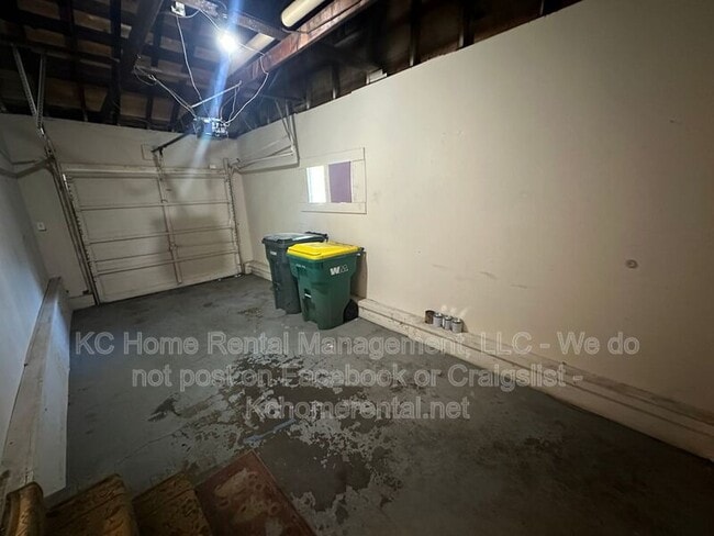 Building Photo - 6401 W 72nd Terrace