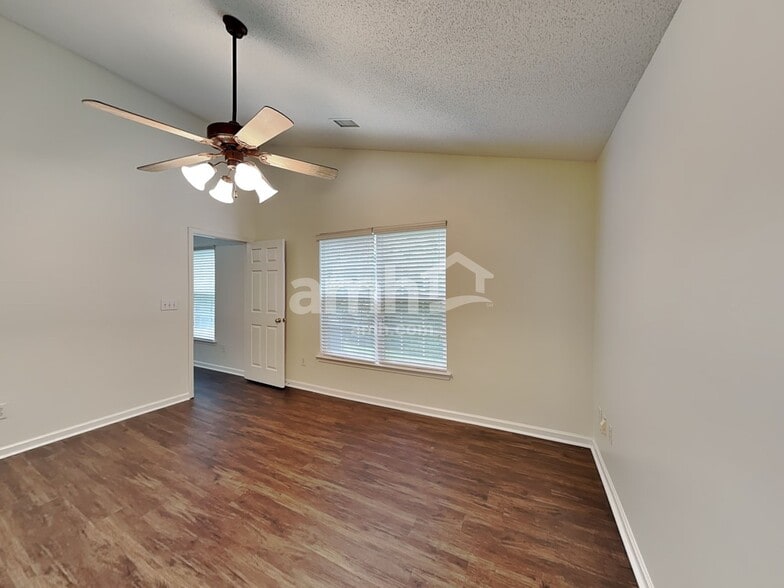 Building Photo - 8526 Appledale Dr