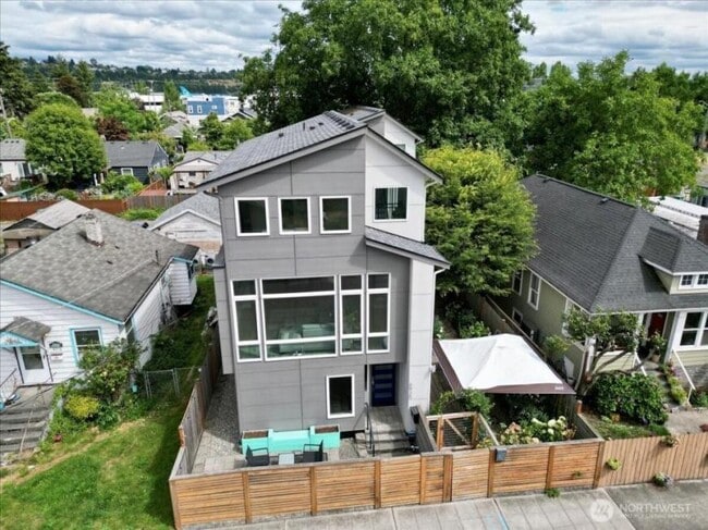 Primary Photo - 3 bedroom in Seattle WA 98108