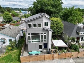 Building Photo - 3 bedroom in Seattle WA 98108
