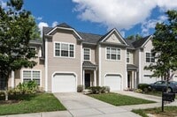 Building Photo - Beautiful 3BD/2.5BA Townhome in the Lions Gate Community!