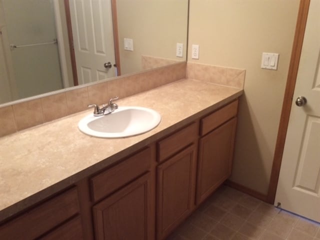 Building Photo - 668 SE Jack Ave