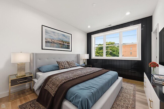 Building Photo - 3902 S Lake Park Ave