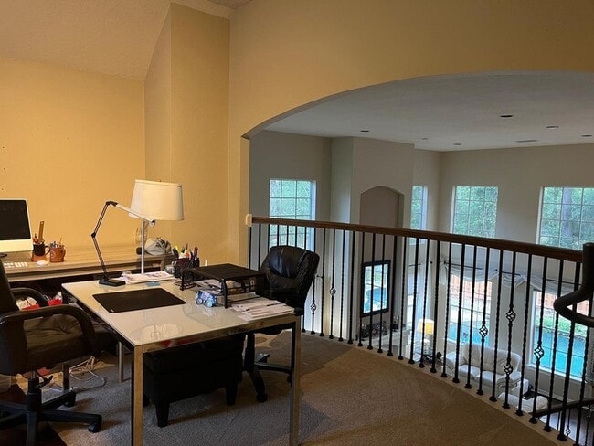 Building Photo - 3 Candle Pine Pl