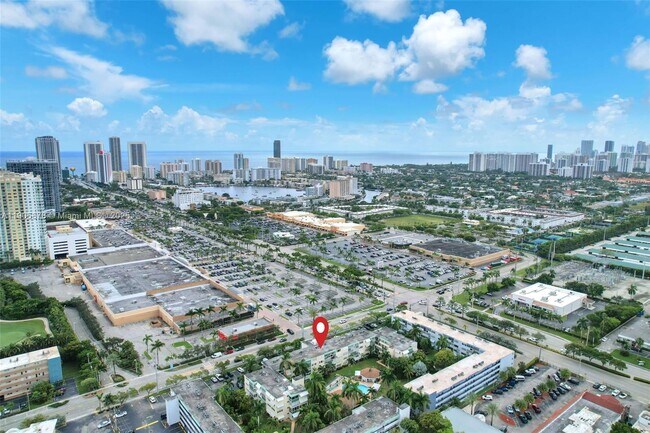 Building Photo - 1333 E Hallandale Beach Blvd