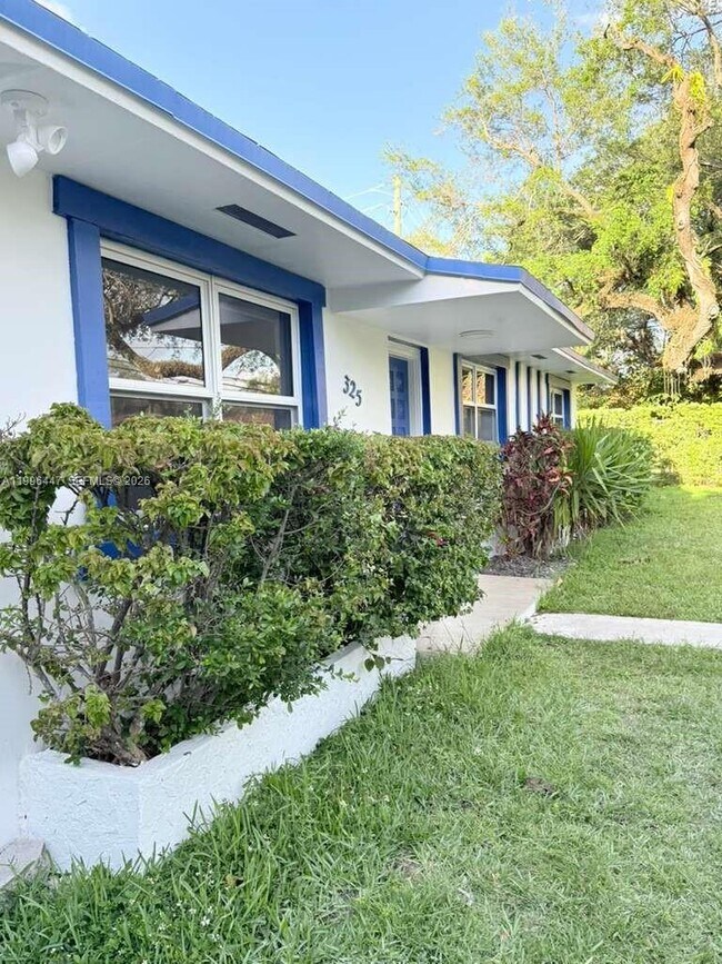 Building Photo - 325 NE 131st St