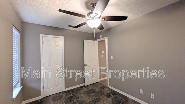Building Photo - 3180 Birdseye Cir