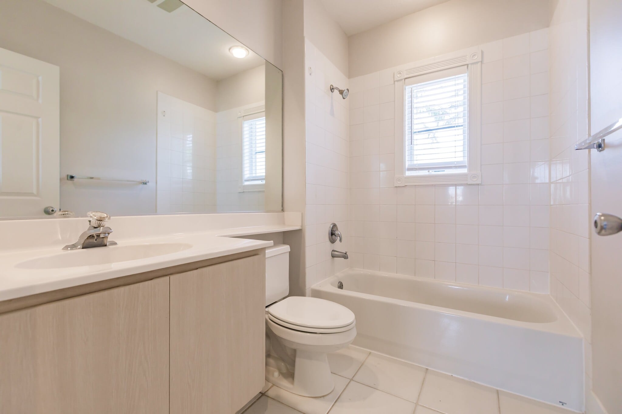 Building Photo - 3150 Village Walk Cir