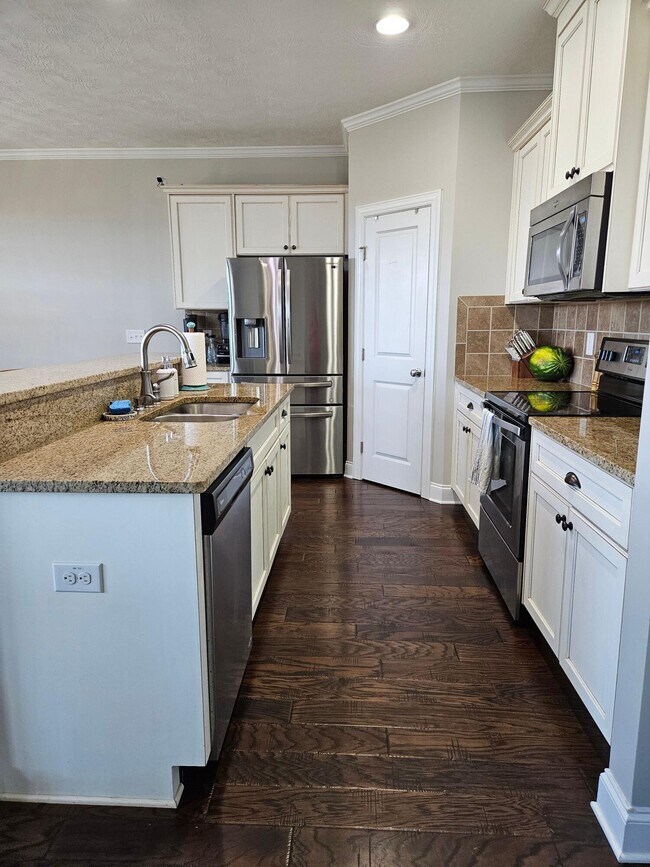Building Photo - 905 Glenhaven Dr