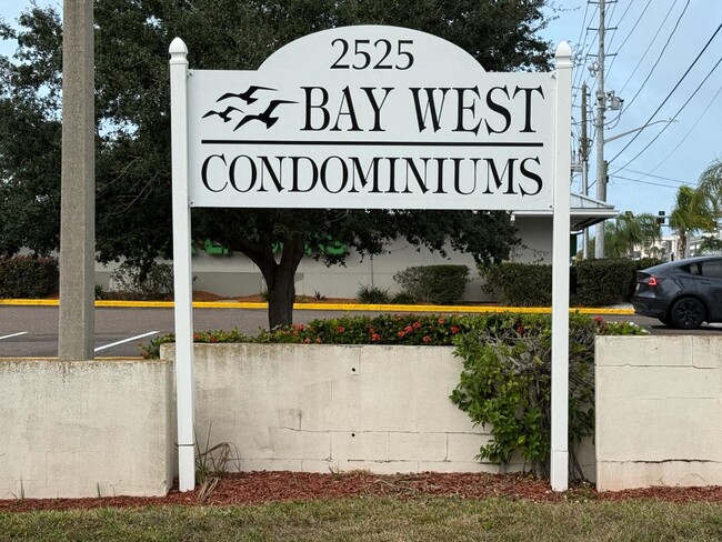 Primary Photo - 2525 W Bay Dr