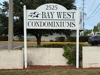 Building Photo - 2525 W Bay Dr