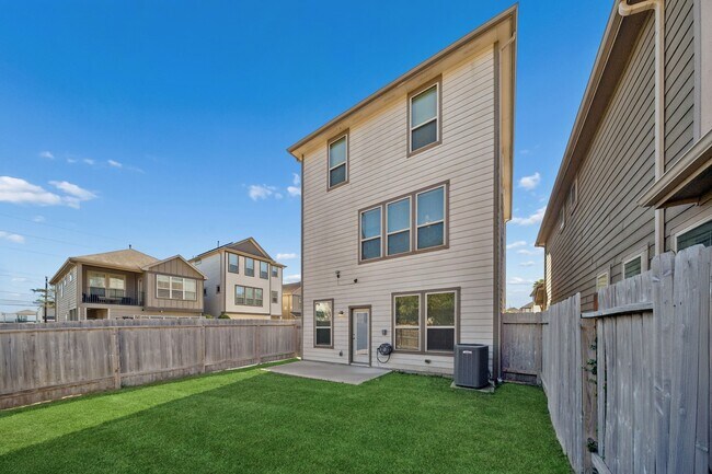 Building Photo - 8604 Hollyoaks Creek Ln