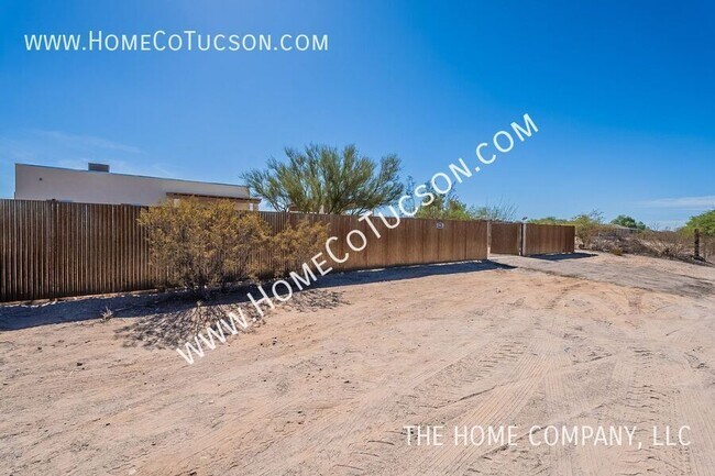 Building Photo - 5704, 5710-5718 E Hermans Road-HERMANS ROAD MARKETING