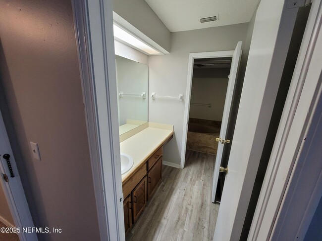 Building Photo - 5544 Cabot Dr N