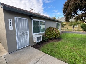 Building Photo - Cherokee Lane 1507-1509