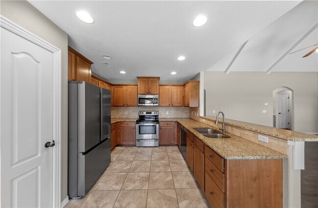 Building Photo - 402 SW Arch St