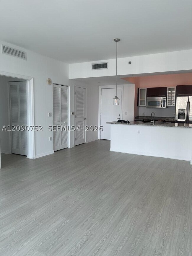 Building Photo - 951 Brickell Ave