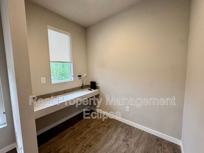 Building Photo - 729 112th St SW