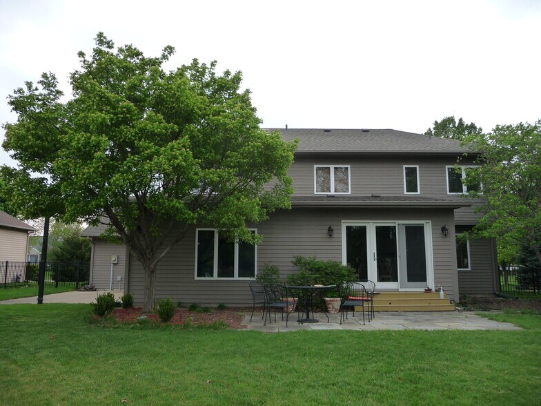 Building Photo - 2704 Cherry Hills Dr