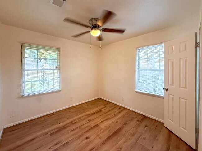 Building Photo - 4235 Dacca Dr